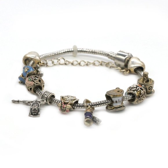 Alice in wonderland theme bracelet with figurine included. - Picture 4 of 4